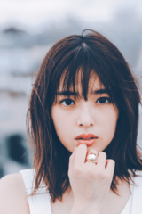 驚異のNOニキビ肌の女優・矢作穂香が愛用するスキンケアをとっておき公開♡