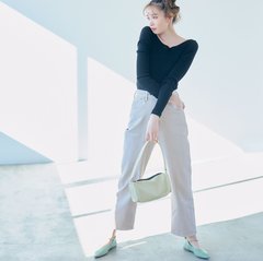 「野暮ったデニムにならないためには？」ベージュデニムで女っぽな着こなし3選