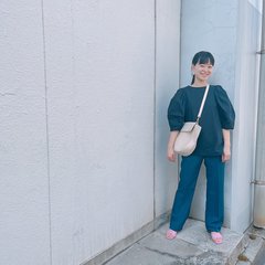 【GU￥1,990】美脚パンツで真夏コーデがぐっとアカ抜ける♡絶妙ブルーカラーもシャレ