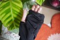 忘れがちな手の甲まで隠してくれます