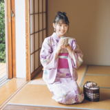 照れた顔とピンクのあざとさがイイ♥ 初めての浴衣デートは桃色でGO【乃木坂46堀未央奈】