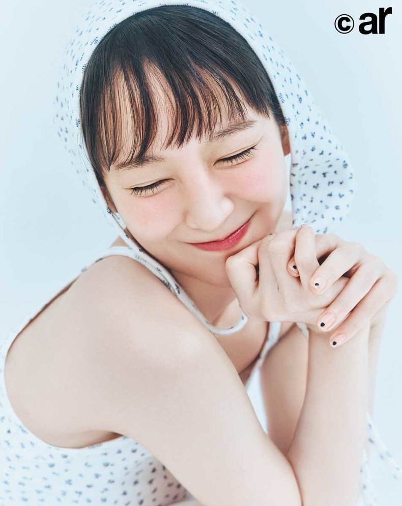 吉岡里帆。2025年ar9月号より