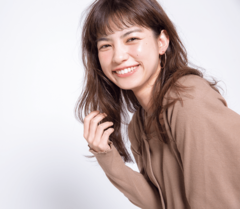 ダサいと感じるのは流行に乗れてないから！今どきロングはレイヤーが重要らしい