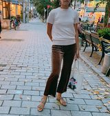 【GU】の新作パンツ「ブラウンのベロア素材が今っぽい♡」￥1,990で旬コーデが完成