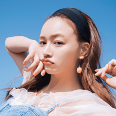 キラキラシャドウってこう入れるのもアリなんだ！　変則的で可愛さ５割増しになるキラキラメイク