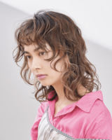 【ミディアム】ウルフの魅力を掻き立てるのは"インナーブリーチ"