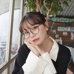 「この時期増える大人数の飲み会はズーンと足が重くなる…」 TikToker・ゆうにゃん流飲みニュケーションが参考になる♡