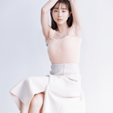 田中みな実「ヘアスタイルのポイントは、おろすことも流すこともできる自在な前髪」大人っぽロングに込めたこだわりって？