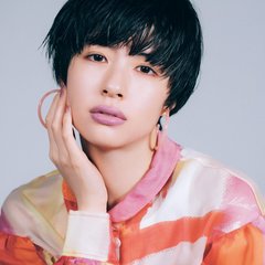 佐久間由衣、最高にクールな口元にドキッ♡一歩先行くリップ【パープリッシュピンク】