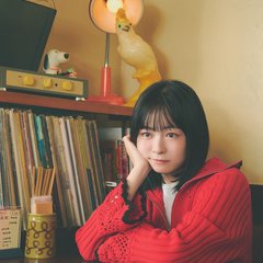 女優やモデルとして活躍中の莉子とお散歩デート♡町中華を堪能したり、はらっぱでのんびりしたり…魅力あふれる莉子と特別なひとときをお届け