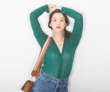 【ド定番】カーデ＋デニムをシンプルだけど着やせ＆色っぽく着る方法