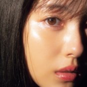 浜辺美波、ドキドキな接写カットを披露♡「こんなに寄るんだ〜!って驚いたけど…」