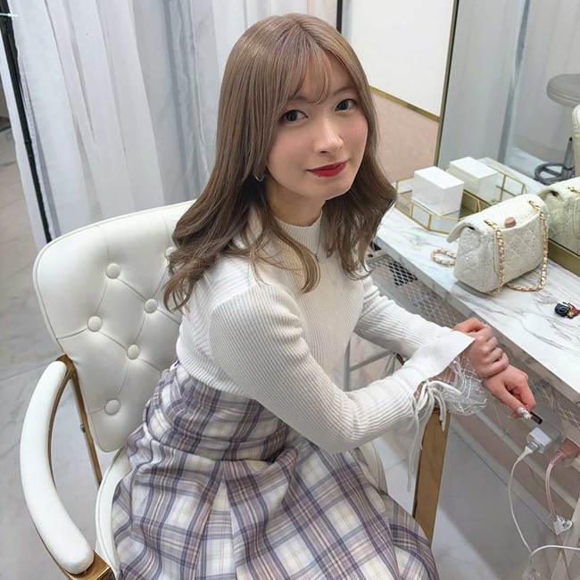 ガーリーな洋服とも好相性◎ 色味と質感がポイント！似合わせハイトーンのススメ