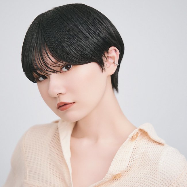 【ショート】クール見え要素を凝縮したなめらかなツヤ感ショート