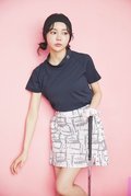 シャツ¥5,999/ティゴラ ソックス¥3,300/パーリーゲイツ スカート¥18,700/セントアンドリュース シューズ¥14,850/ニューバランス ゴルフ グローブ¥3,740/キャロウェイ