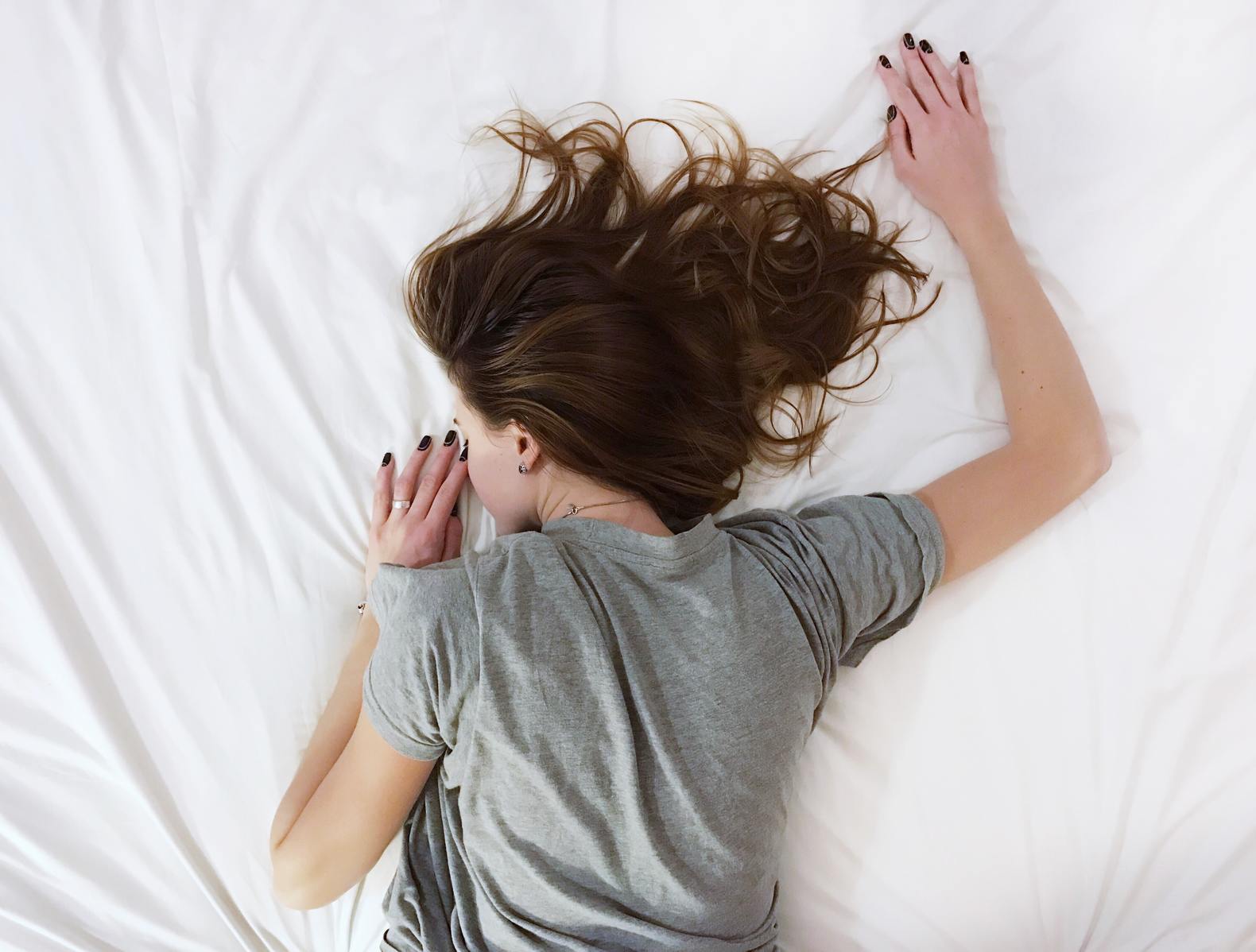 「聞いてるこっちが恥ずかしい！」彼とのベッドタイムで起こった悲劇の夜エピソード5つ | arweb（アールウェブ）