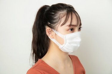 画像 写真 マスクメイクは眉尻 デコ毛で差をつけろ 横顔制覇でそっこー美人テク Nmb48梅山恋和 Arweb アールウェブ 大好きな人にモテるための髪型 メイク ファッション情報満載