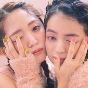 鈴木愛理と上國料萌衣、見てるだけで幸せ…。もはや赤ちゃん!な眼福2ショットを公開