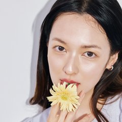 「チーライトって何？」イガリシノブが新発想♡ 毛穴をカバーして透明感を上げるメイクテクとは