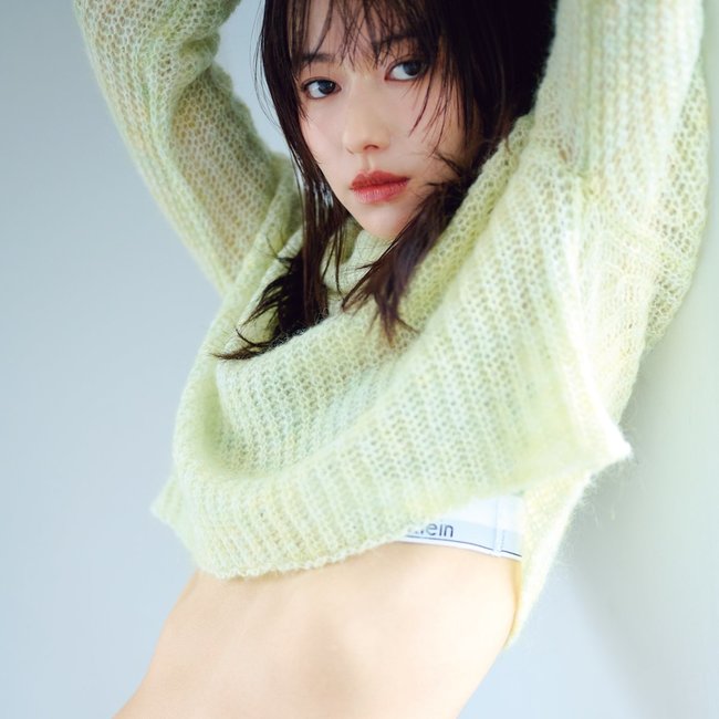 山本舞香の極上ボディに憧れる♡「国民的なカラダ」撮影中にスタッフたちも見惚れた話題のボディショットをお届け！