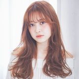 おでこが透けるチュールバングでおしゃロングをイメージアップ