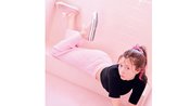 「ピタピタのニットで彼のハートを盗む♡」秋服に今っぽさと色気を仕込む【ブラック×ピンクのピタピタニットコーデ】をお届け
