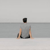 「本気で好きなほど避けてしまう」男性の【好き避け】の正体は”最高に臆病な自己防衛”!? DJあおいが解説