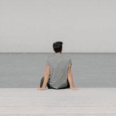 「本気で好きなほど避けてしまう」男性の【好き避け】の正体は”最高に臆病な自己防衛”!? DJあおいが解説