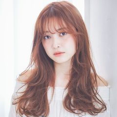 おでこが透けるチュールバングでおしゃロングをイメージアップ