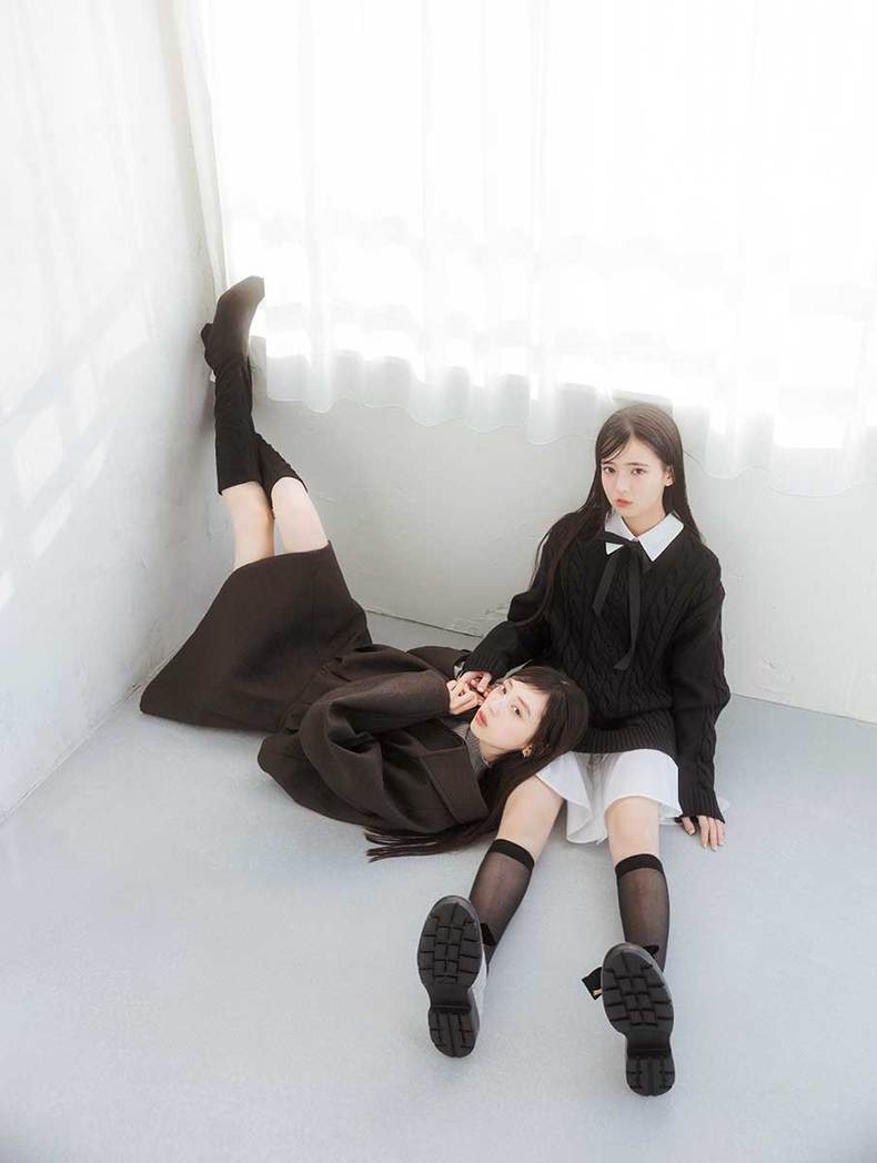 乃木坂46（右）矢田萌華、（左）瀬戸口心月ar1月号より