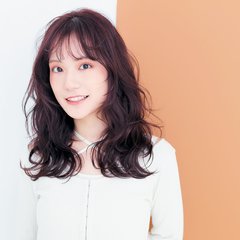 【ミディアム】隠しカラーはピンク♡好感度アップのなじみブラウン