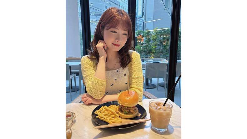 肩こり解消でスタイルアップ♡ 毎日3分でOK!ふっくら上向きバストをつくる【簡単ストレッチ&マッサージ】