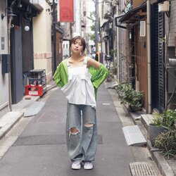 大原優乃、情緒あふれる人形町で街歩き♡レースのセットアップジャケットで明治座を散策