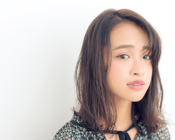 毛先パーマの浮遊間こそ さりげな色気のエッセンス