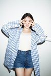 堀未央奈。ar3月号より　ジャケット￥28,500／ハニー ミー ハニー　トップス￥7,500／リリー ブラウン　ショーパン￥7,800／トゥーザシー