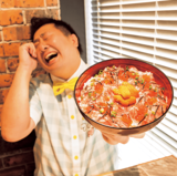 生肉大好き女子に朗報！つい写真を撮りたくなる生粋な牛トロ雲丹イクラ丼って？【フォーリンデブはっしー】