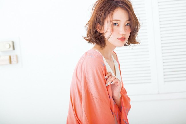 柔らかな毛束を幾重にもまとったアンニュイボブ