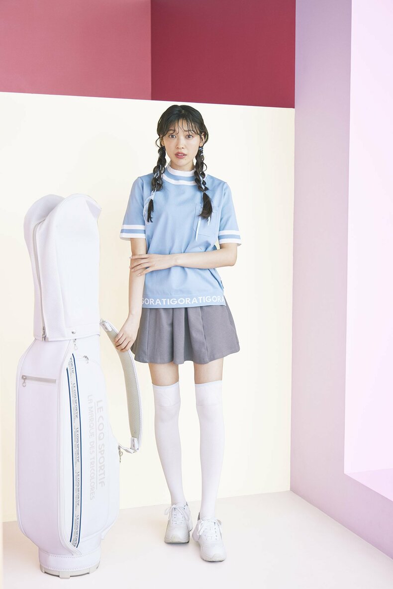 ワンピース¥12,980/アディダス、シャツ¥5,999、シューズ¥9,999/ティゴラ ソックス¥3,300/テーラーメイド キャディーバッグ¥29,700/ルコックスポルティフ ゴルフ