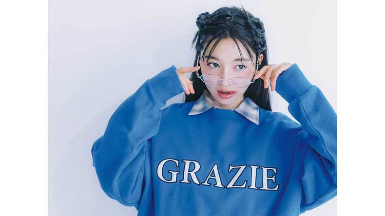 スウェットはヘアアレンジで遊び心をPLUS♡洒落感がグッと高まる【スウェット×みつあみ】スタイル