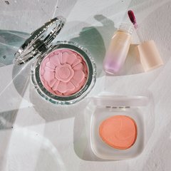 【ar的推しチーク3選】「毛穴をカバーしつつキメ細やかに見せてくれる」血色感に加えて美肌見えも!? プロが推す最新アイテムをご紹介