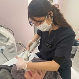 20代の美容医療、何から始めるのが正解？君島十和子・休井美郷・指原莉乃・大野真理子もおすすめ！【ハイフ・クマ取り】人気施術のメリット／デメリットも徹底解説