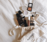 「人のポーチの中身って気になる！！！」おしゃれ女子にその中身を見せてもらった…