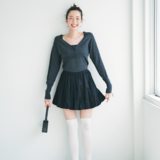 バレエコア×スニーカーが衝撃の可愛さ♡ 流行のスタイルを大人っぽく着こなす【スニーカーコーデ】