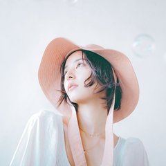 新木優子、ショート風のヘアスタイルが新鮮♡ 肌のために食べないようにしている物など、美肌の秘訣も語る