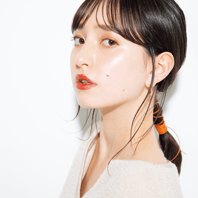 ささっと結びました感が実はいいオンナ！？　今ドキ気になる革紐を使った簡単ローポニーの作り方