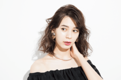 かき上げ風バングで、時には 大人っぽくギャップ見せ