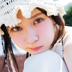 ちゅるんリップで夏らしさ全開♡ 畑芽育が着こなすオシャレ上級者に見えるワントーンコーデ