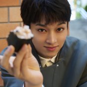 【おむすび男子Vol.9～松本怜生と鮭いくら～】「好きな具をこっそりしのばせたいな」そんな一言で全日本女子が落ちちゃう…甘すぎサプライズ男子♡