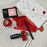 コスメデコルテのコフレは”特別な赤”♡クリスマスデートにぴったりなツヤレディメイク【新田玲奈】