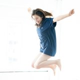 吉川愛、Tシャツからのぞく太ももが美美美！抱きしめたくなるスベスベ肌を叶える【SHIROアイテム3選】